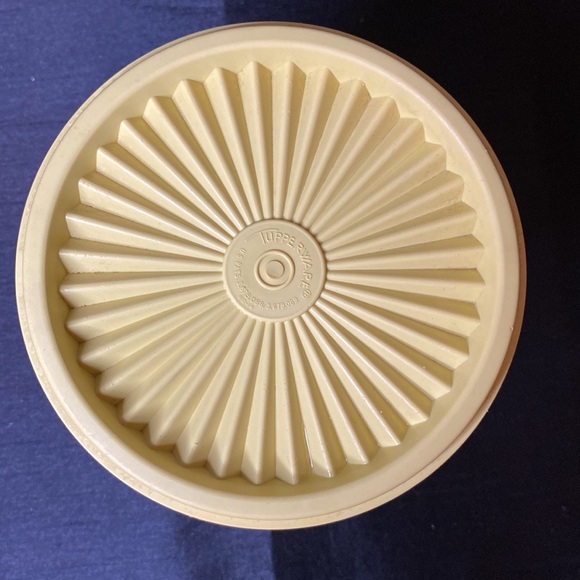 1970’s Tupperware Canister - Picture 5 of 11